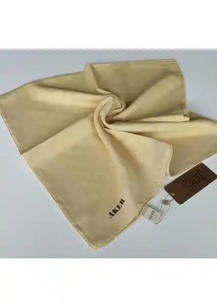 Aker Elegance Monogram Eşarp: Şık ve Çok Yönlü Kadın Aksesuarı