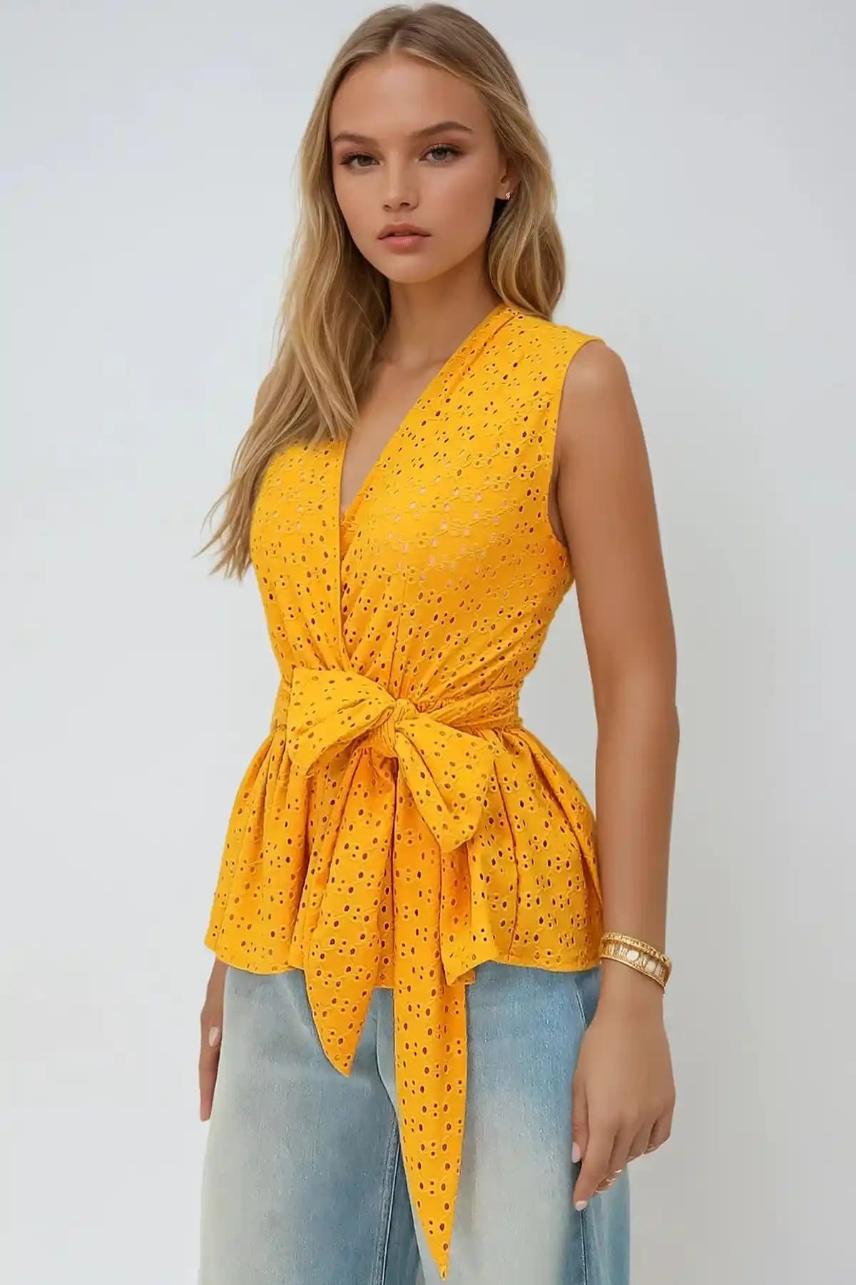 Alaçatı Stili Kadın Bluz Detayları ve Kombinasyon Önerileri 2023