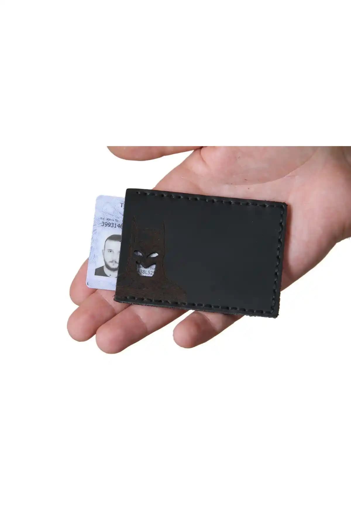 Batman figürlü deri cüzdan ve kartlık: şık ve fonksiyonel günlük kullanım ürünü