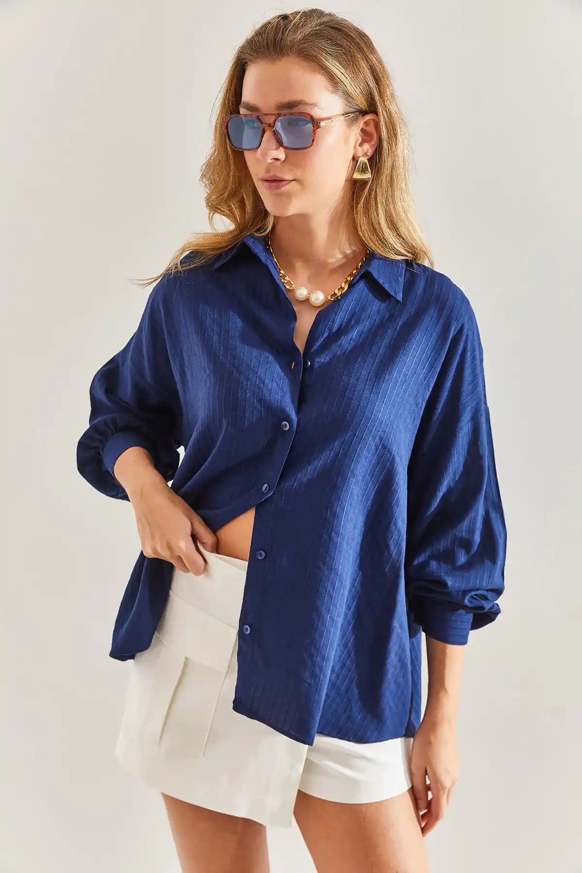 Bianco Lucci Kadın Jakarlı Keten Gömlek: Şıklık ve Konforun Modern Buluşması