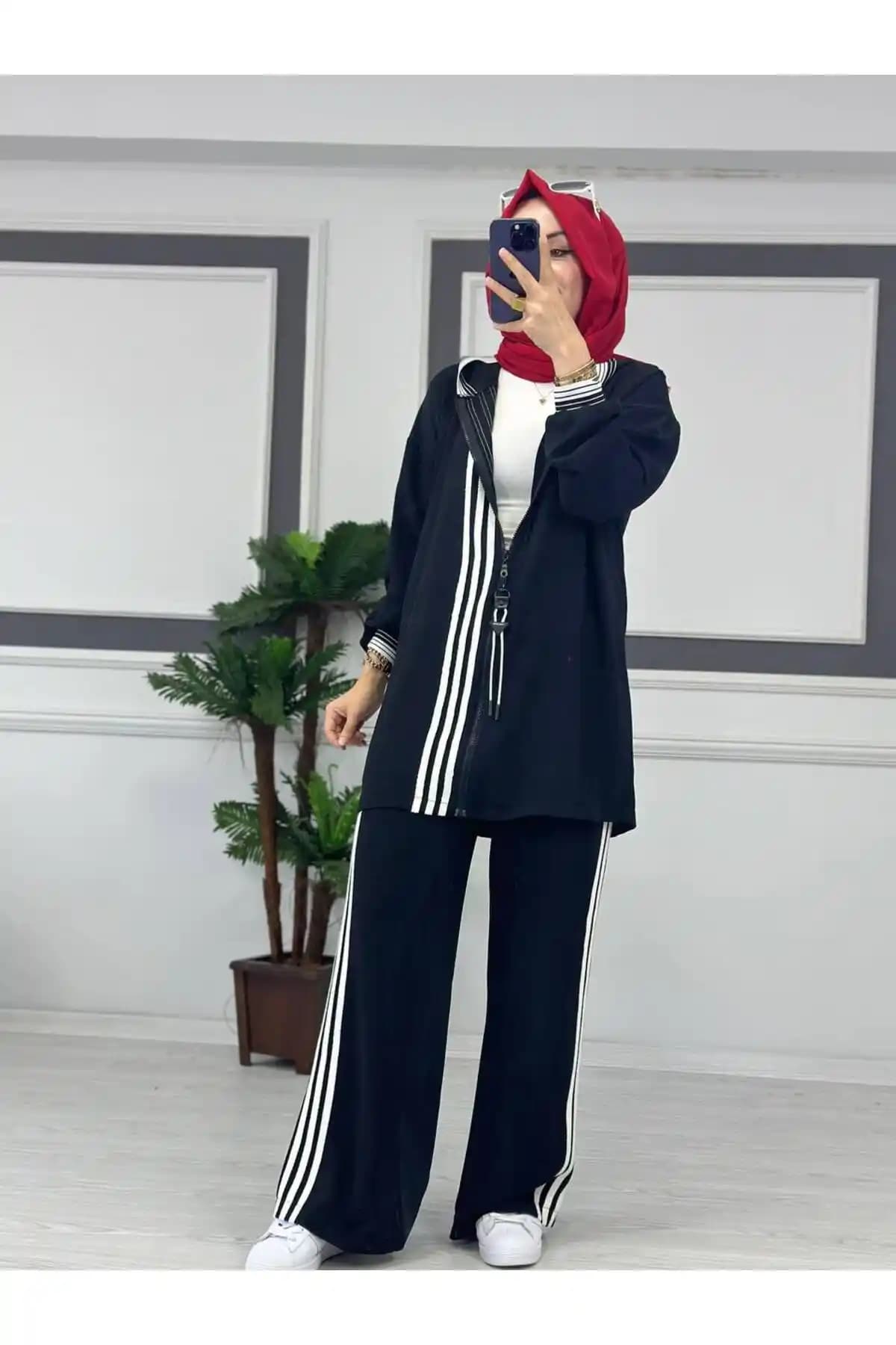 Butik Kardelen Siyah Kapüşon Detaylı Tesettür Takım Modern ve Rahat Kullanım İçin Uygun