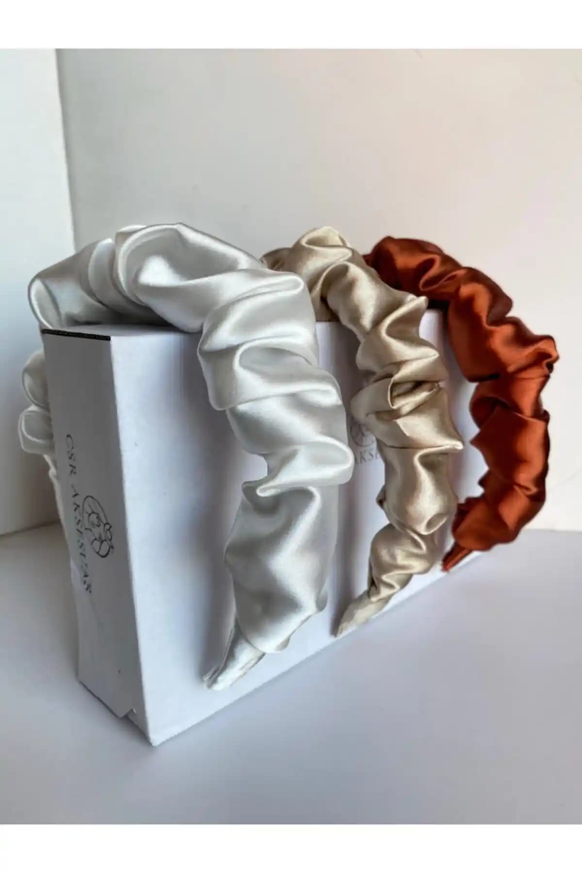 CSR Aksesuar 3'lü Tarçın Renkli Büzgülü Saten Taç Seti Günlük ve Özel Günler İçin