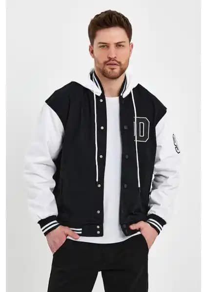 Damga Kapüşonlu Kot Kolej Mont Beyaz: Modern ve Dayanıklı Erkek Dış Giyim Seçeneği