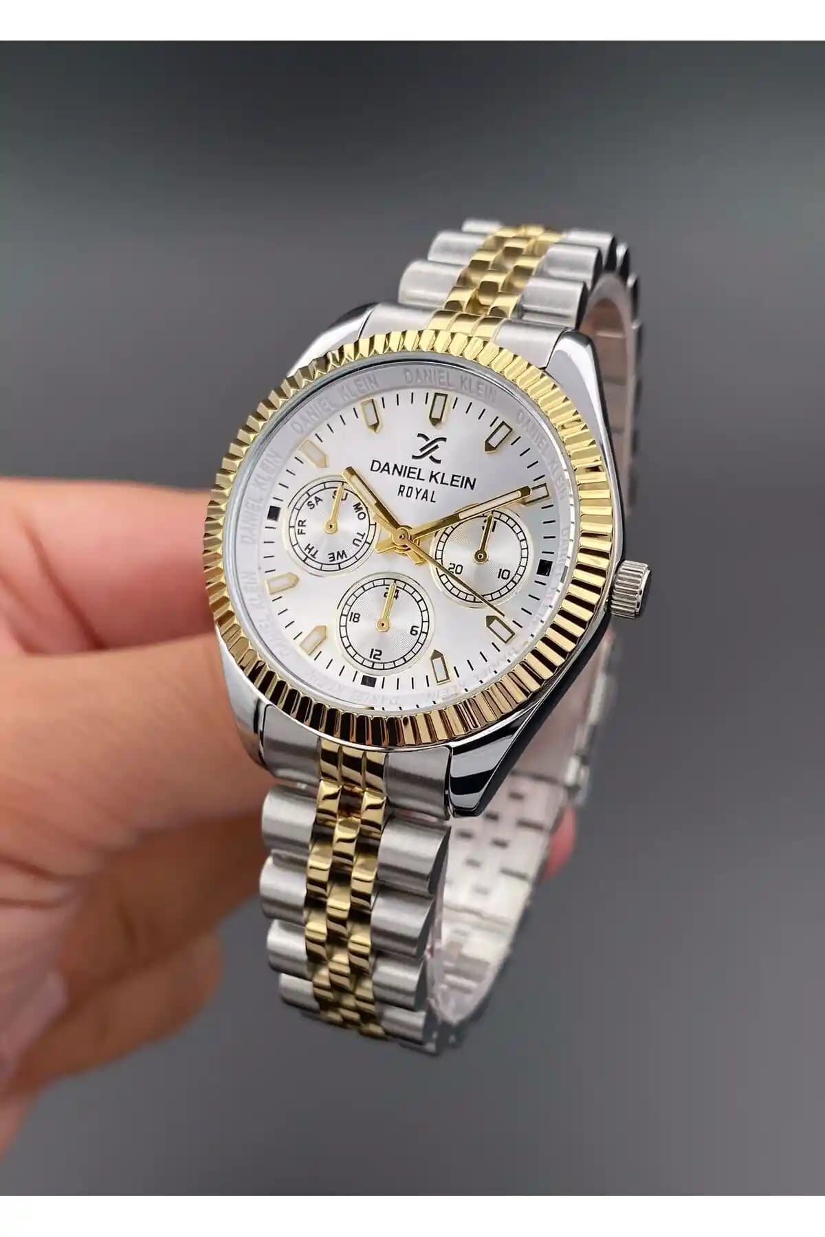 Daniel Klein Kadın Kol Saati: Şıklık ve Dayanıklılığı Bir Arada Sunan Modern Tasarım