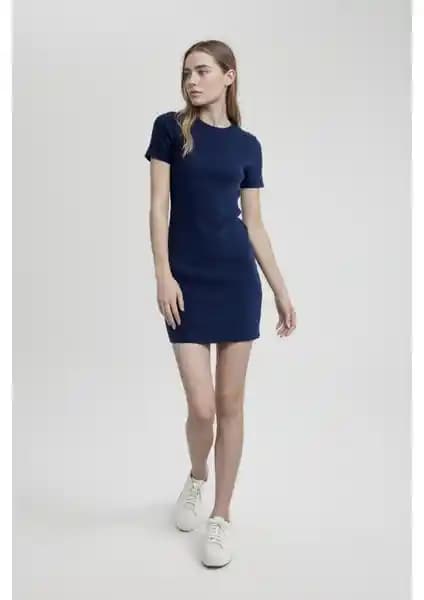 DeFacto Bodycon Mini Elbise: Günlük ve Şık Kullanım İçin Modern Tasarım