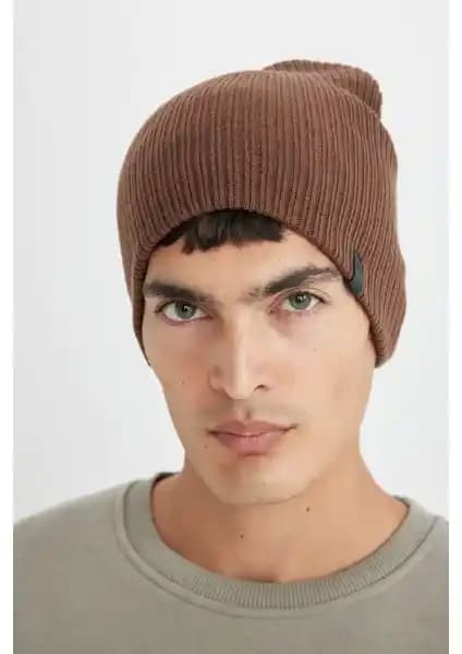 DeFacto Erkek Basic Düz Triko Bere R6055AZ24WN: Şık ve Fonksiyonel Kış Aksesuarı