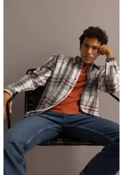 DeFacto Erkek Regular Fit Kareli Oduncu Uzun Kollu Gömlek Modern ve Çok Yönlü Tasarım