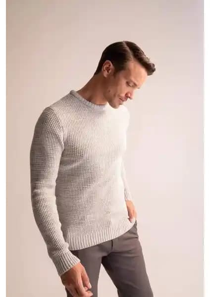 DeFacto Erkek Triko Kazak Modellerinin Karşılaştırması: Konfor ve Şıklık Analizi