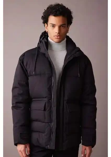 DeFacto Slim Fit Şişme Mont Erkekler İçin Modern ve İşlevsel Kış Giyim Seçeneği