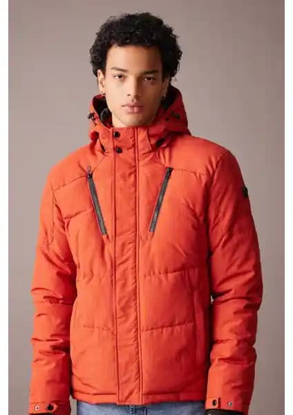 DeFacto ve Gavazzi Kış Montları Karşılaştırması: Isı, Su ve Rüzgar Geçirmezlik Özellikleri