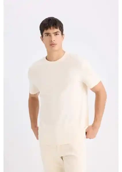 DeFacto ve Grimelange Erkek Pamuklu Tişörtleri Karşılaştırması: Kumaş, Kesim ve Kullanım Özellikleri