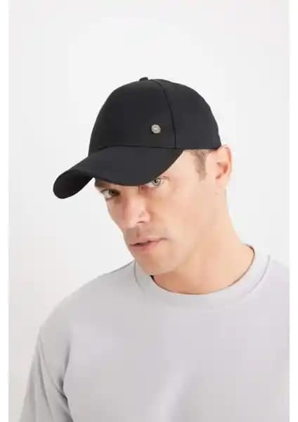 DeFacto ve Voilove Erkek Şapkalarının Detaylı Karşılaştırması