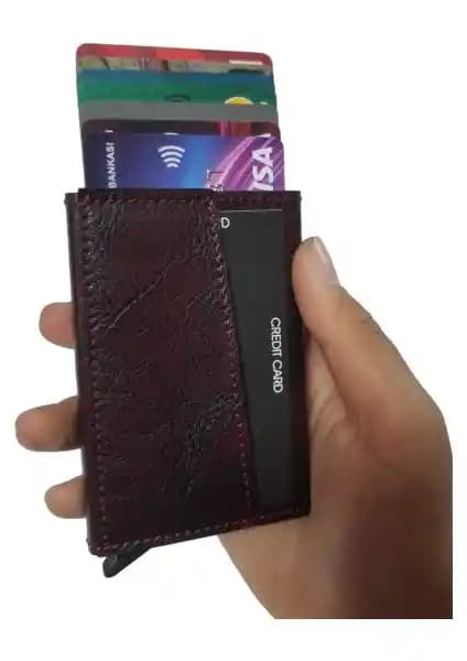 Emek Minimalist Metal Kartlık ve Kartvizitlik: Güvenli ve Şık Tasarım Özellikleri