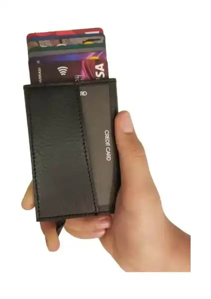 Emek Minimalist Secrid ve Karalı Mekanizmalı Metal Kartlık Karşılaştırması