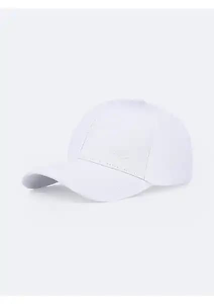 Erkek Şapka Modelleri Karşılaştırması: LTB Beyaz ve Lumberjack Siyah Şapka