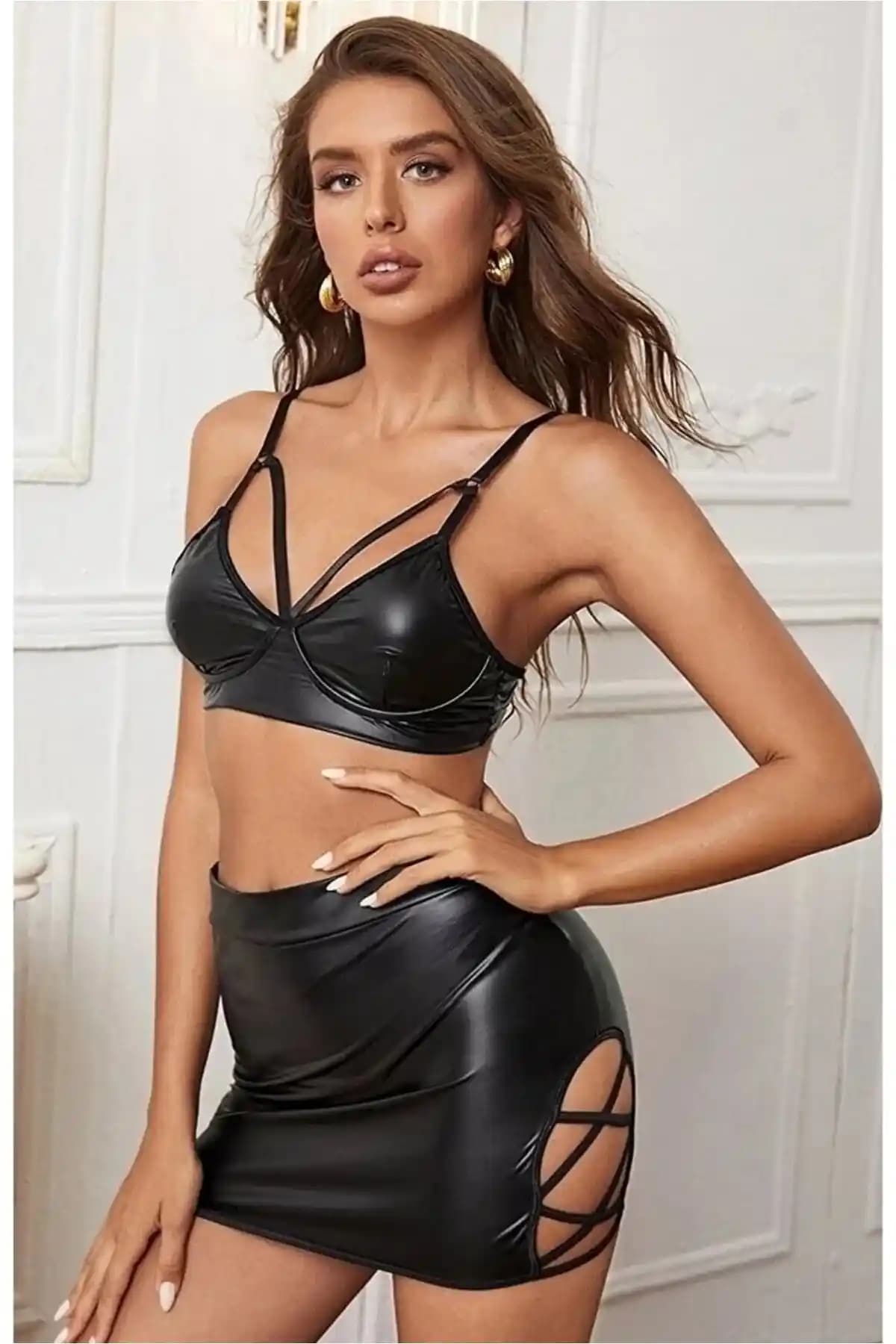 Genel Markalar Biye Detaylı Deri Etek ve Sütyen Takımı: Şıklık ve Konfor Bir Arada