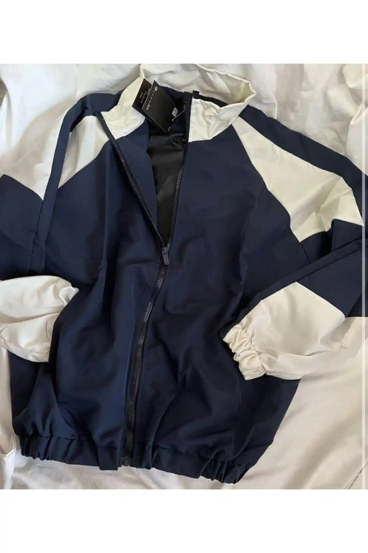 Genel Markalar Unisex Baggy Paraşüt Yağmurluk Günlük Şıklık ve Fonksiyonellik Sunar