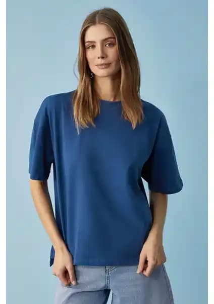 Grimelange Jemmy Kadın %100 Organik Pamuk Relaxed Fit Yırtmaçlı Lacivert T-Shirt Özellikleri ve Kombinasyon İpuçları