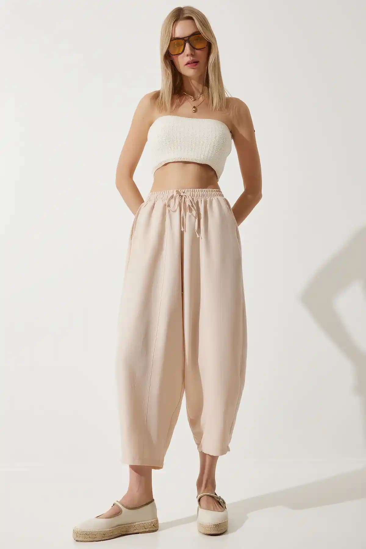 Happiness İstanbul Kadınlar İçin Modern ve Rahat Şalvar Pantolon Ürün Özellikleri