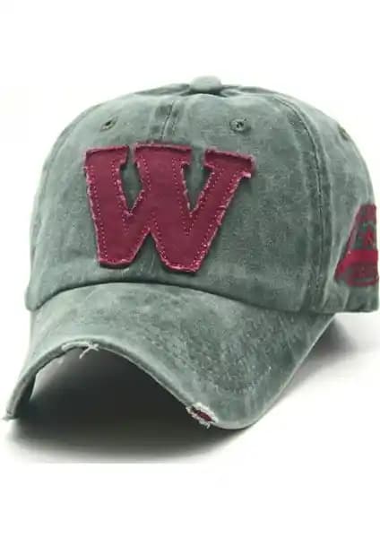 İki Popüler Şapka Ürününün Karşılaştırması: Tasarım, Malzeme ve Kullanım Özellikleri