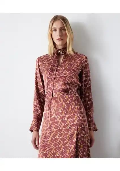 İpekyol Desenli Midi Elbise: Şıklık ve Rahatlık Sunan Modern Kadın Giyim Parçası