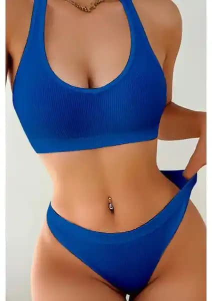 Kadife Kadın Sütyen ve Külot Takımı: Şıklık ve Konforun Bir Arada Sunumu