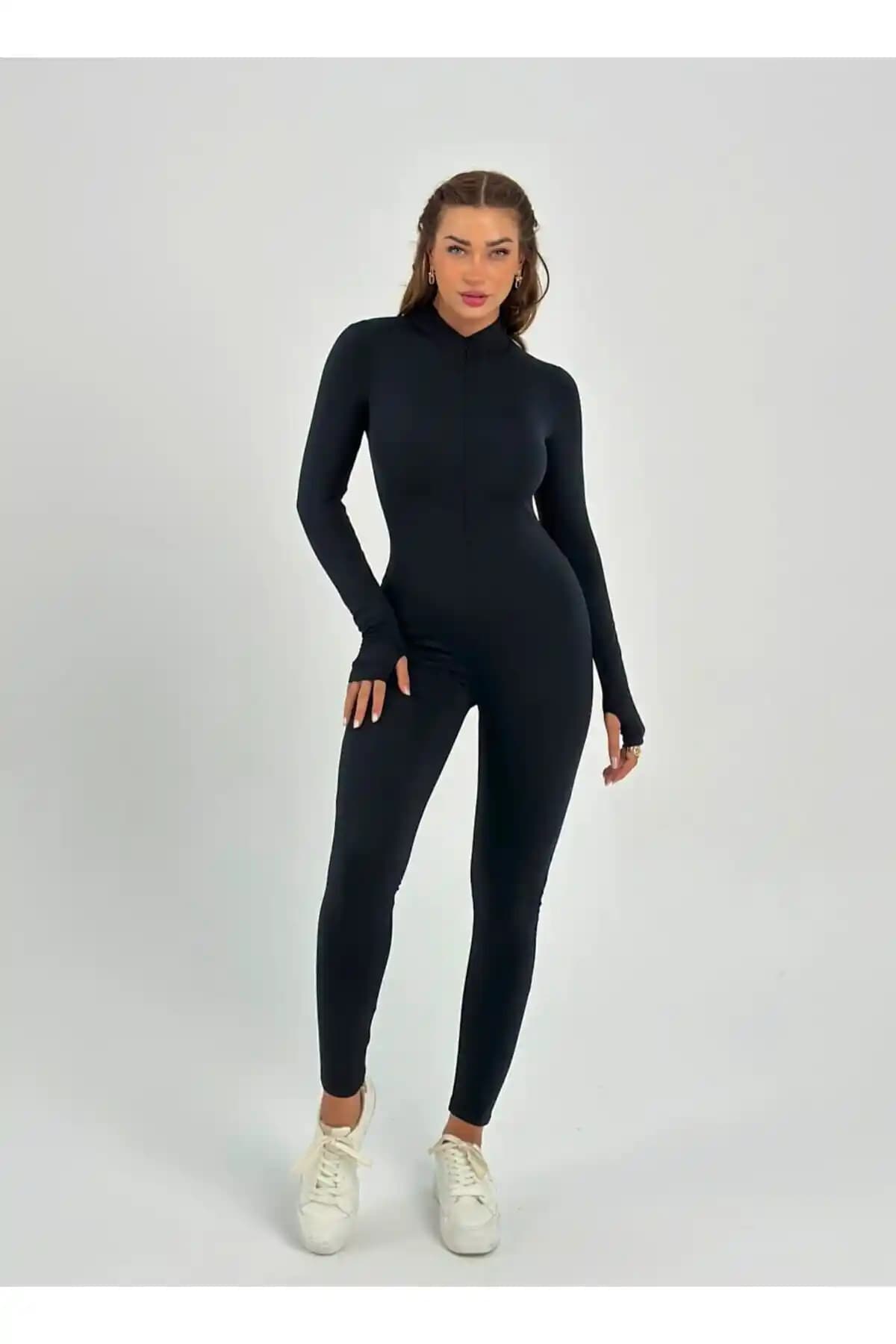 Maison La Femme Siyah Vücuda Oturan Performans Tulumu: Modern Şıklık ve Fonksiyonellik Bir Arada