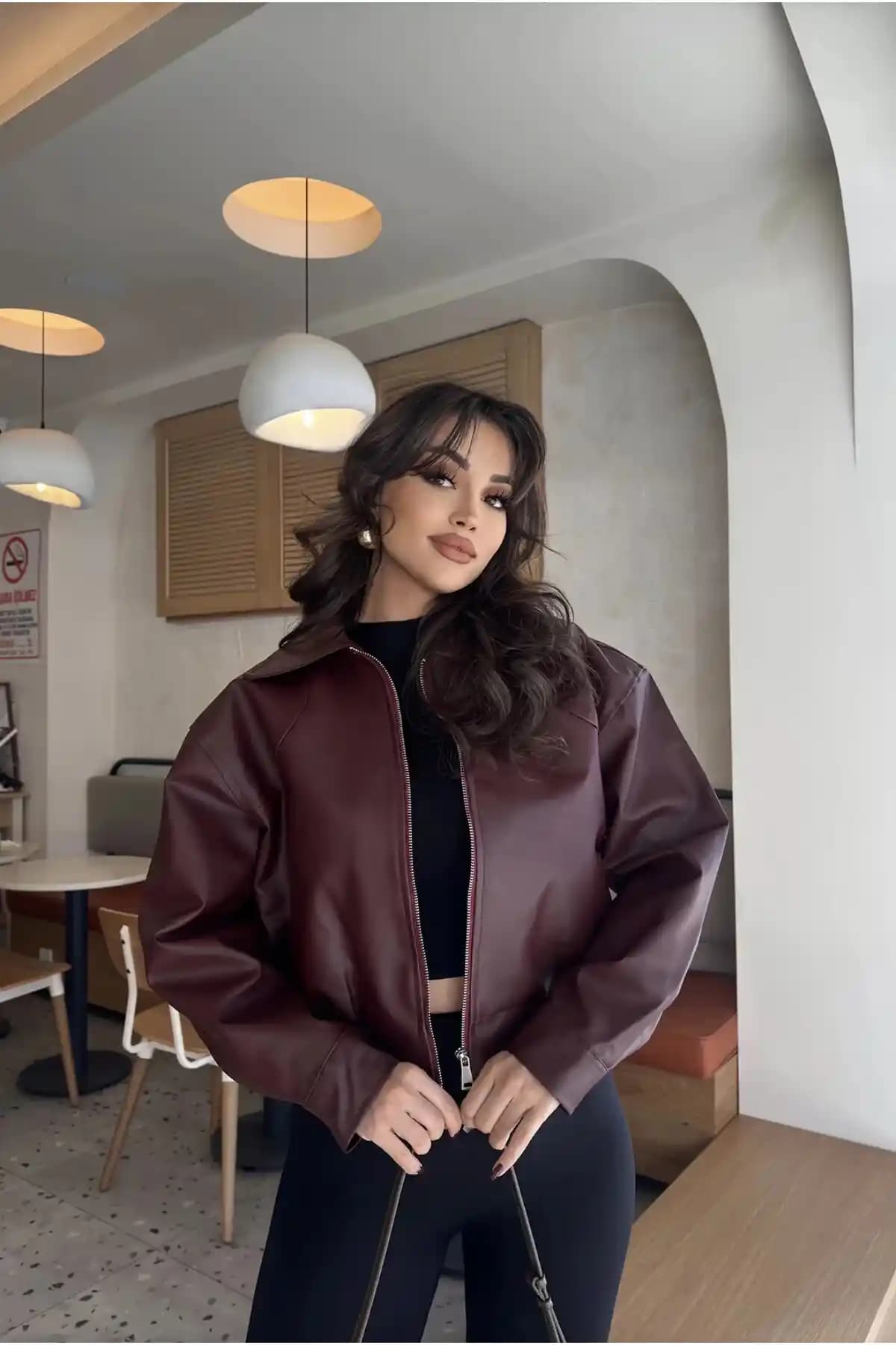 MODA Deri Bomber Ceket: Günlük Şıklık ve Fonksiyonellik Sunan Modern Tasarım