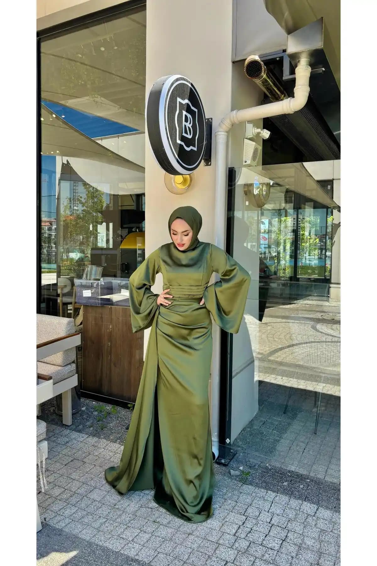 Moda Zeynaa ZEYNA TESSETTÜR ABİYE: Şıklık ve Konfor Sunan Modern Tasarım