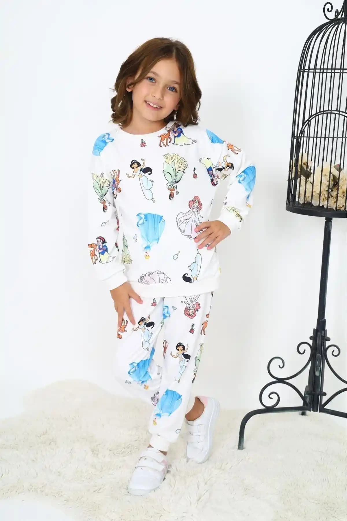 My Kids Wear Kışlık Çizgi Film Desenli Kız Çocuk Takımı - Rahat ve Şık Tasarım