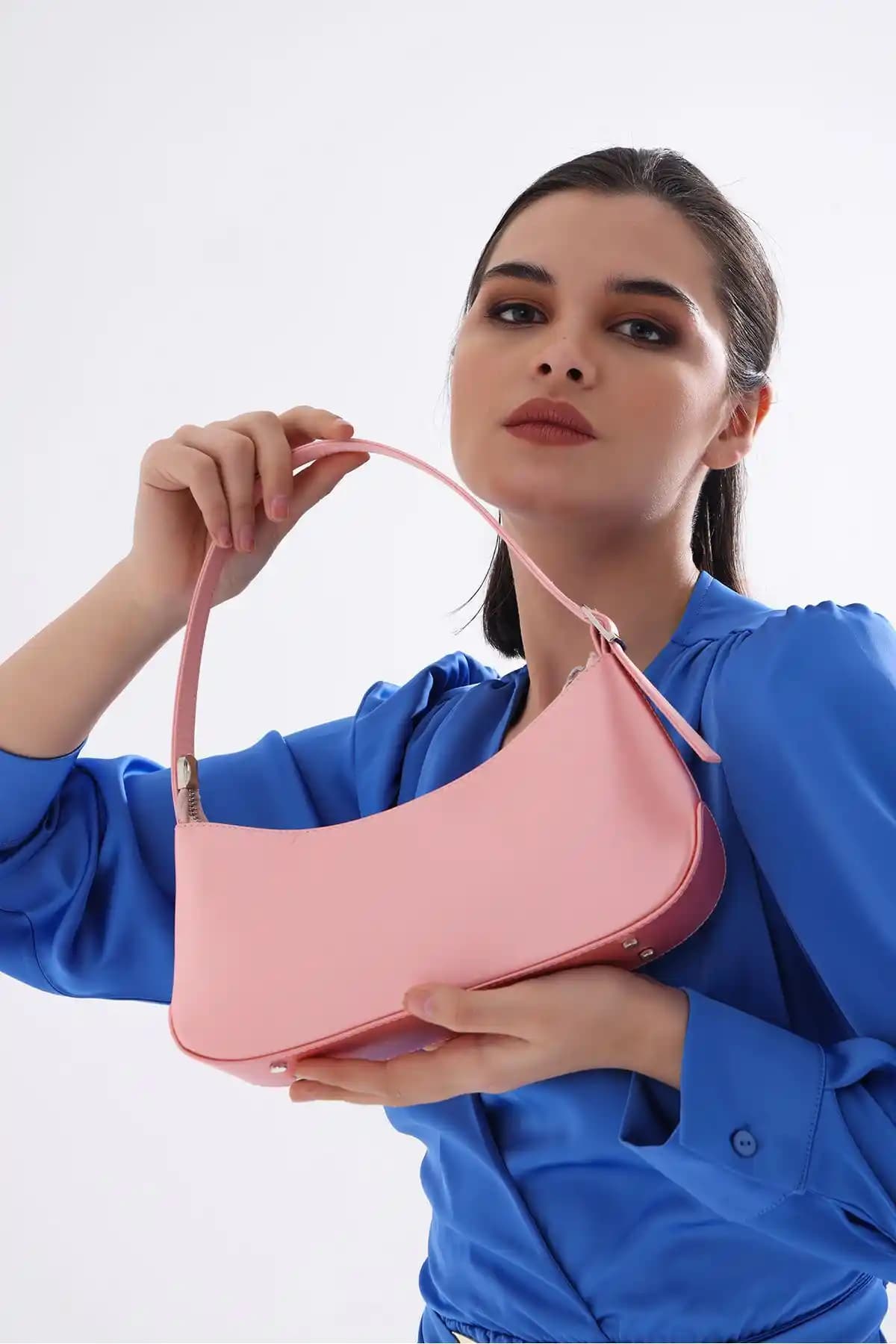 Paksoy Kadın Pembe Saten Baget Çanta Şıklık ve Fonksiyonellik Bir Arada