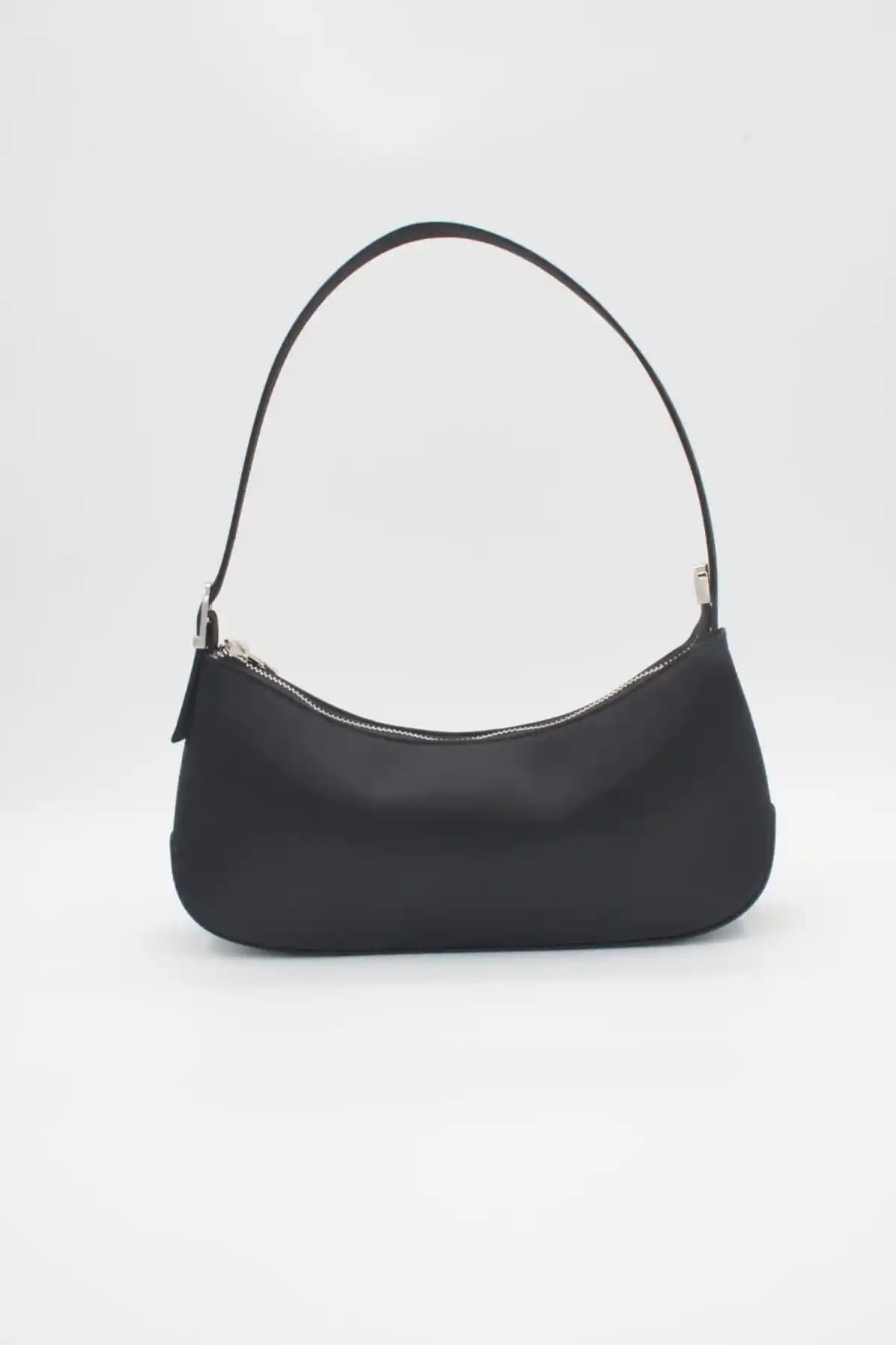 Paksoy Siyah Saten Baget Kadın Çanta: Şıklık ve Fonksiyonellik Bir Arada