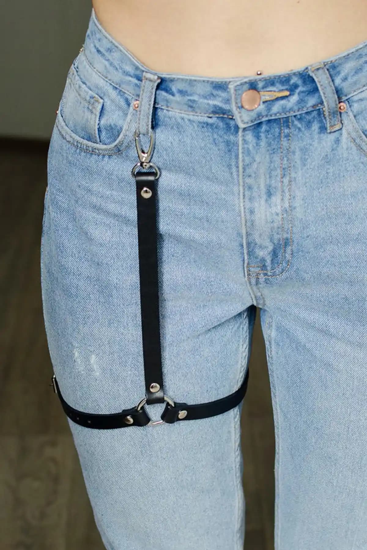 Pamuktenim Kadın Deri Bacak Aksesuarı 2101 Şıklık ve Fonksiyonellik Sunan Zarif Tasarım