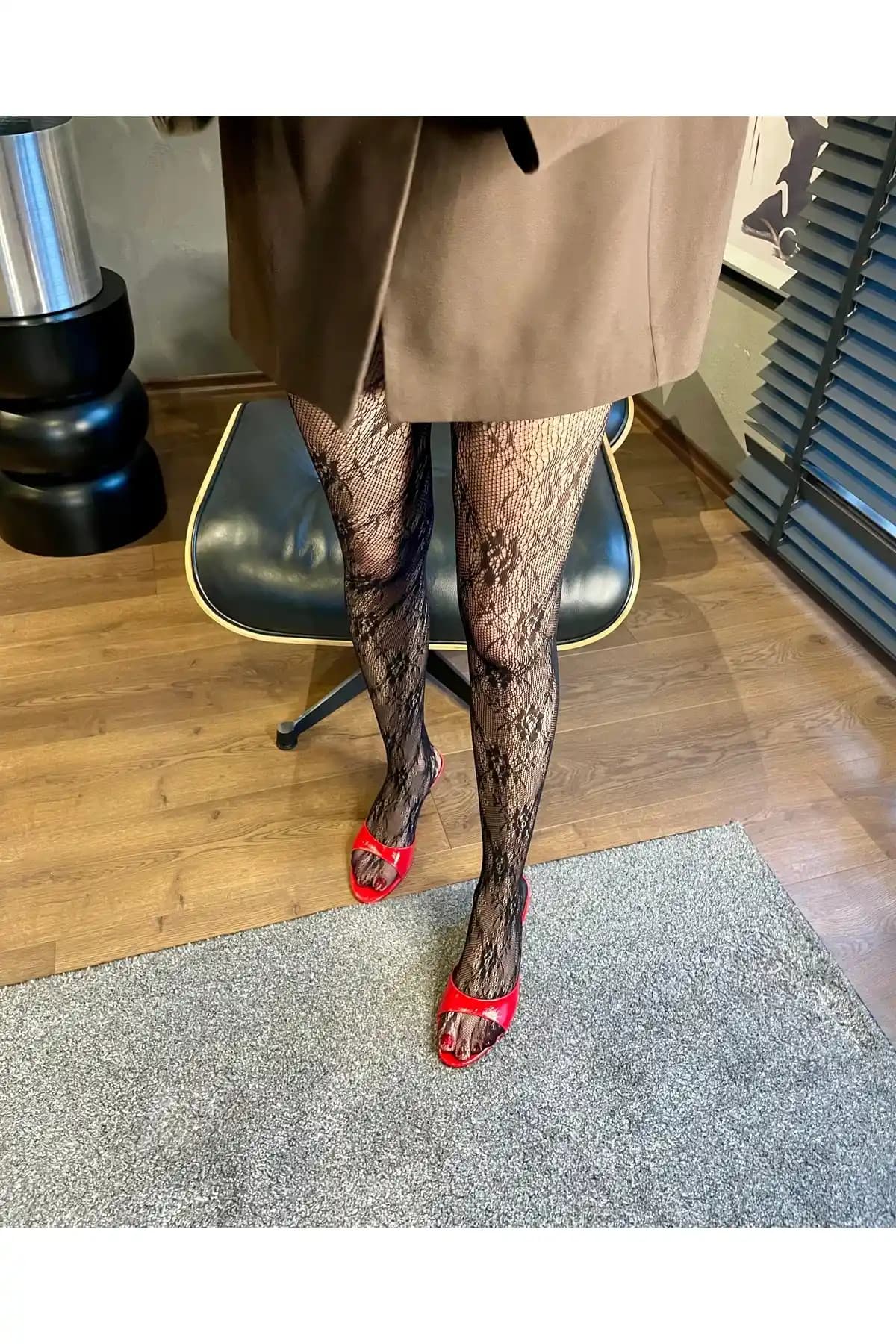 Pina İthal Dantel Çiçek Motifli Siyah Külotlu Çorap Şıklık ve Konfor Sunar