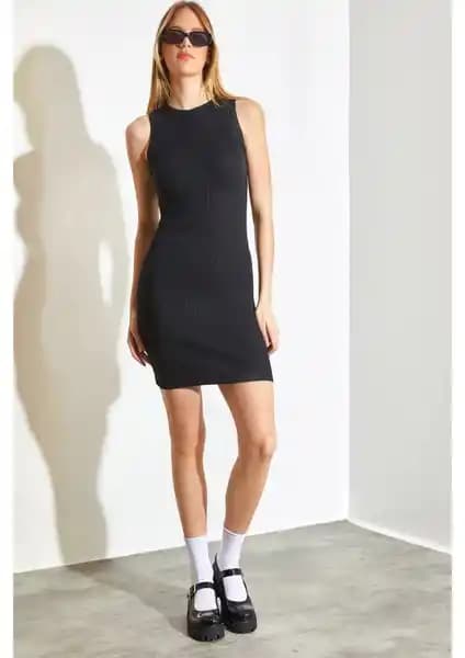 Shade Elbise Karşılaştırması: Kaşkorse ve Viskon Modellerinin Özellikleri ve Kullanım Avantajları