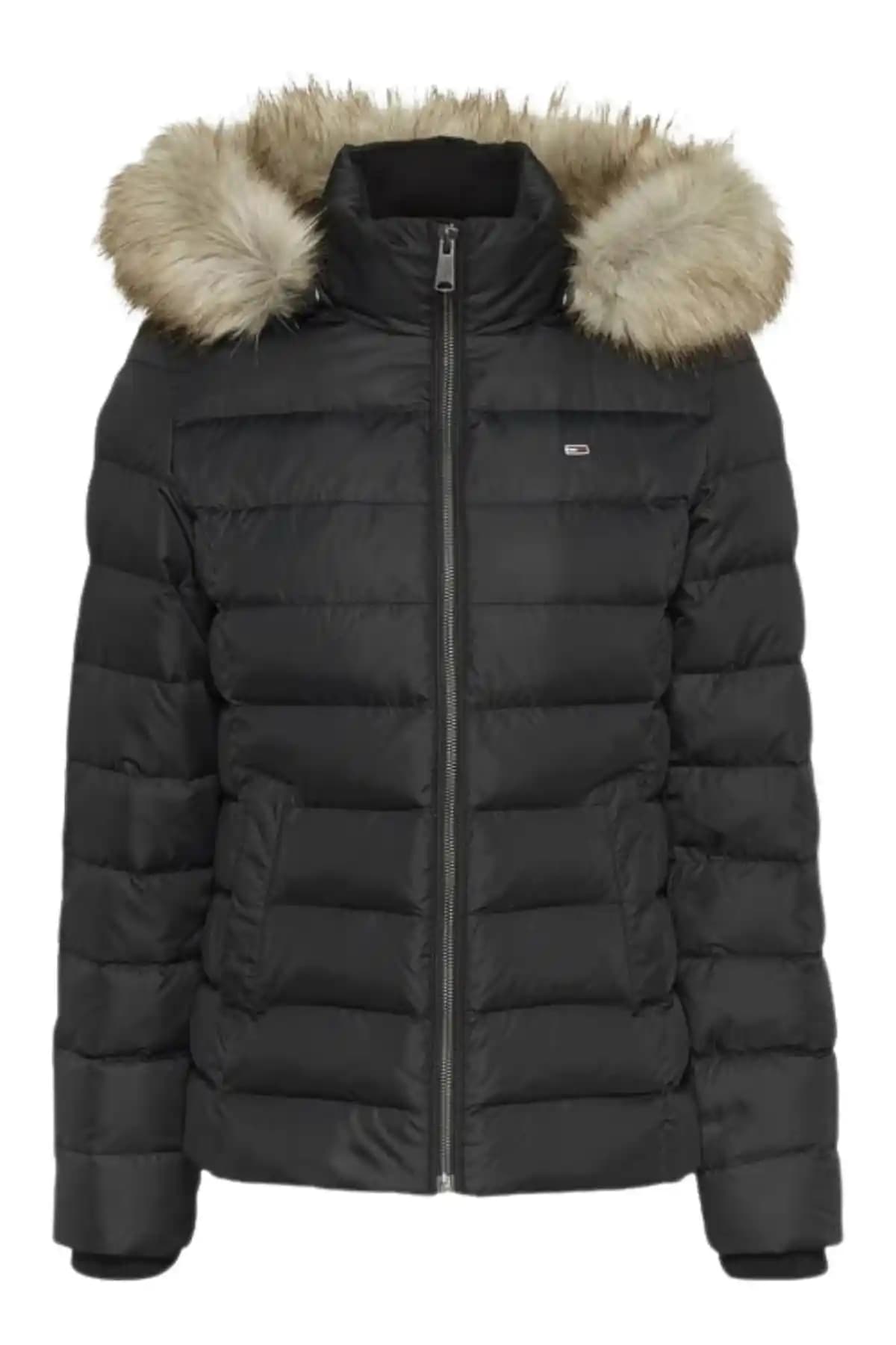 Tommy Hilfiger Kadın Montu: Modern Tasarım ve Fonksiyonellik Bir Arada