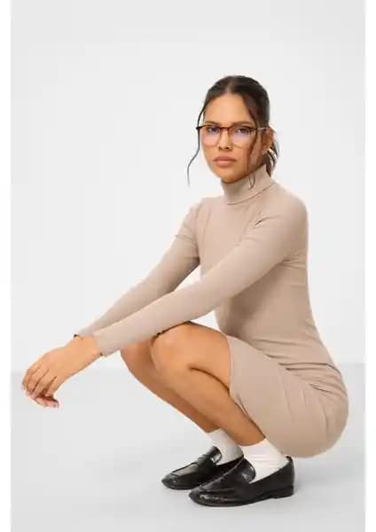 Tommy Life Bej Kaşkorse Triko Kadın Elbisesi Dar Kalıp ve Balıkçı Yaka Tasarımı