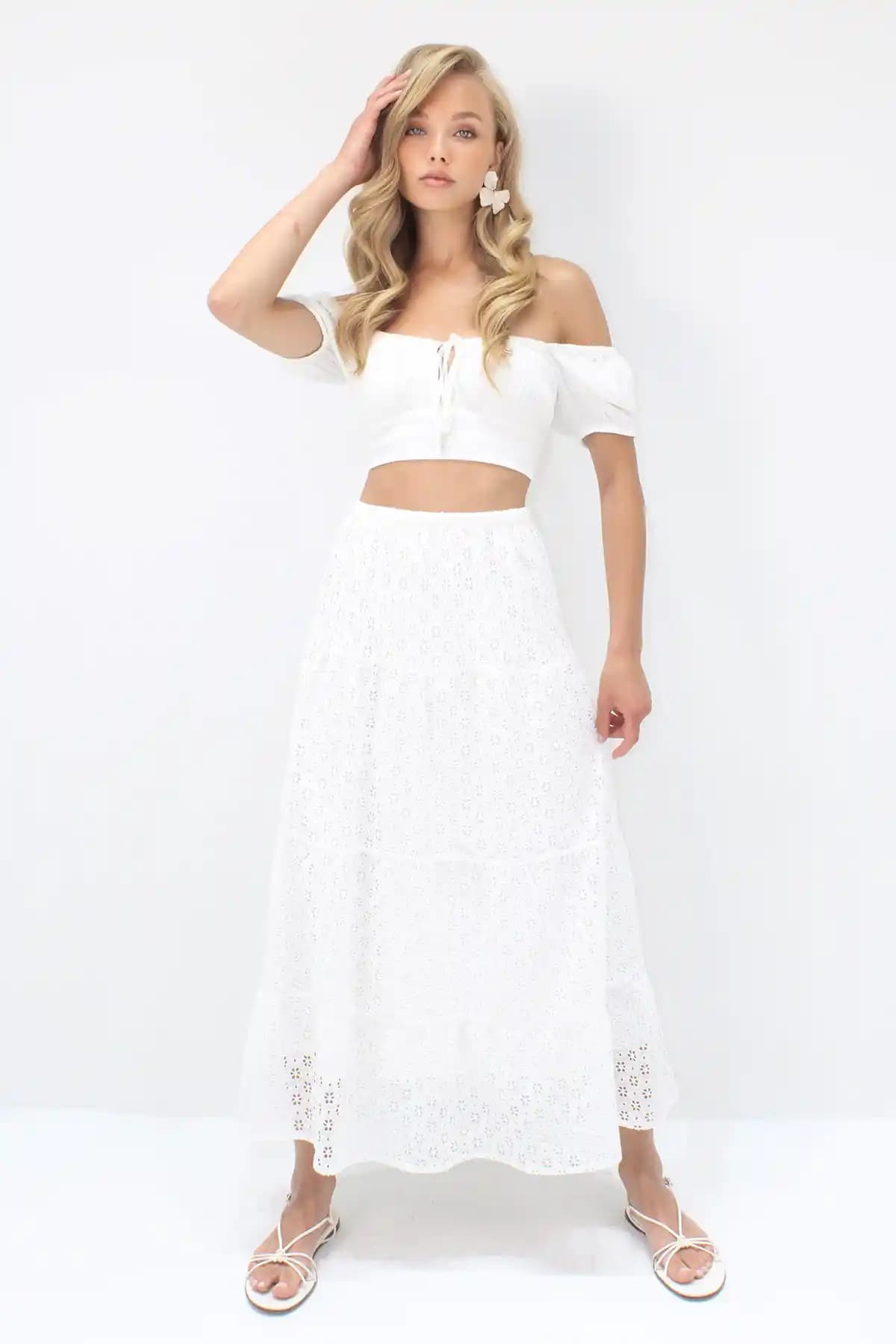 Trend Alaçatı Stili Kadın Beyaz Katkat Volanlı Güpür Etek Modern ve Şık Tasarım