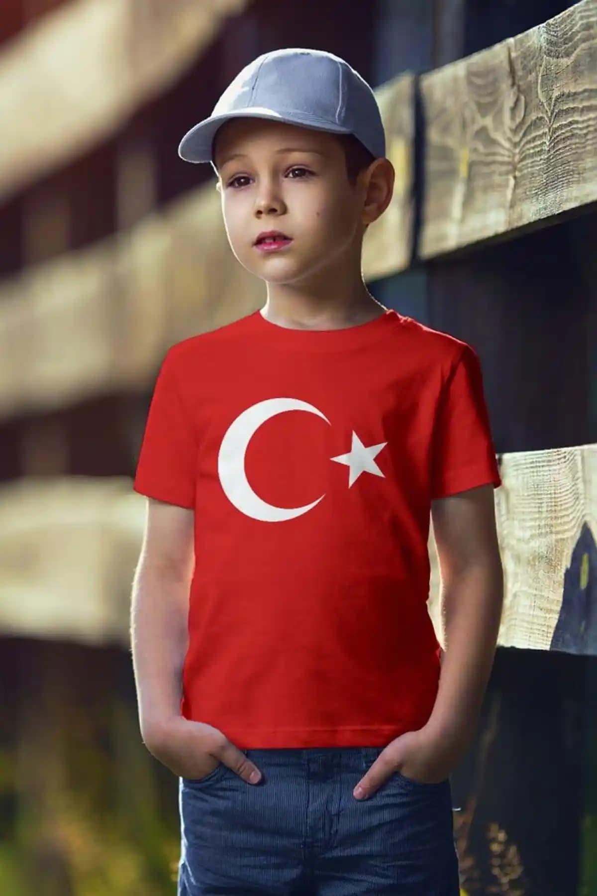 Türk Bayraklı Unisex Çocuk T-shirtleri: Konfor ve Şıklık Sunan Günlük Giyim Seçeneği