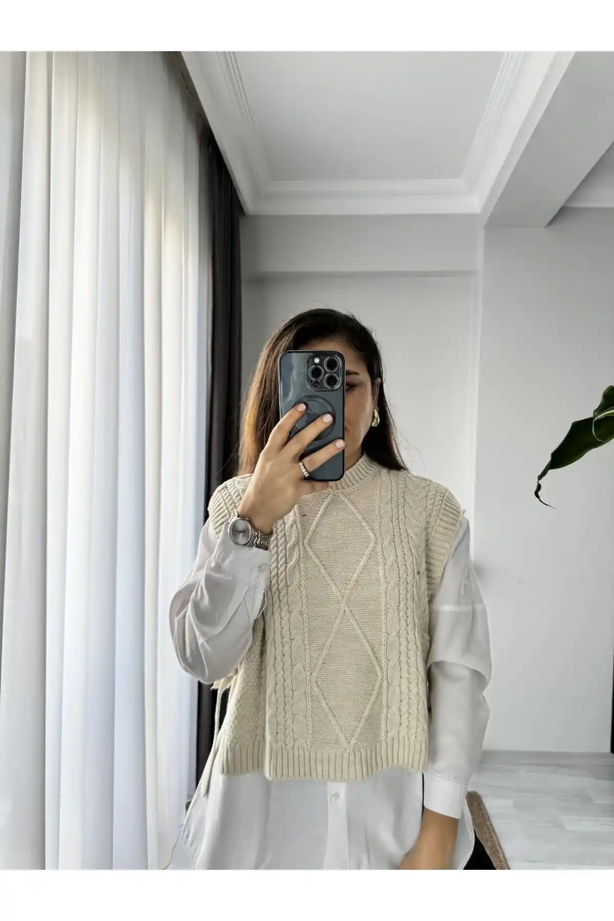 Yandan Bağlamalı Saç Örgü Süveter Kadınlar İçin Modern ve Sıcak Kış Parçası