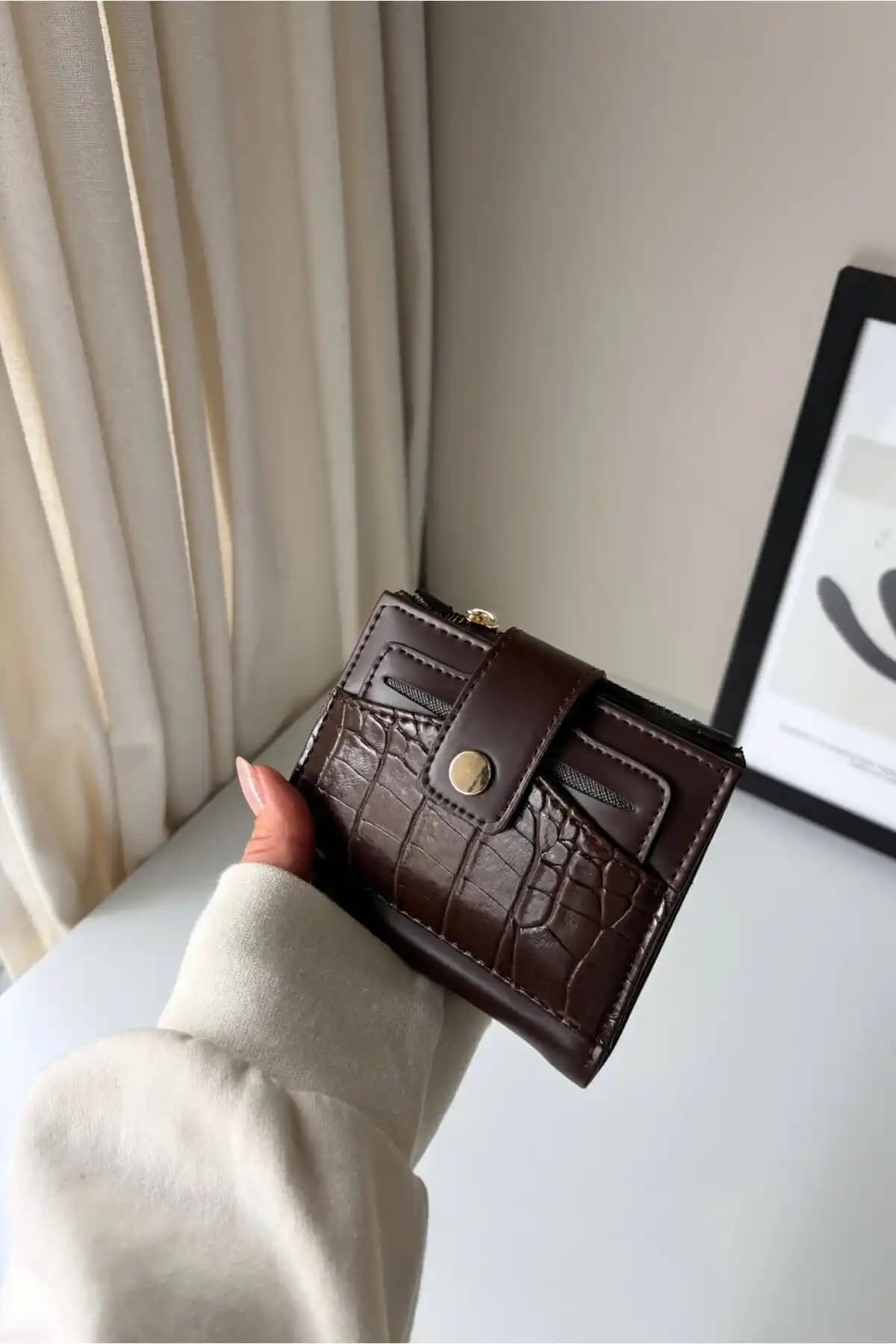 Yuka Atelier Ela Orta Boy Ayrılabilir Kartlık: Şık ve Pratik Suni Deri Cüzdan