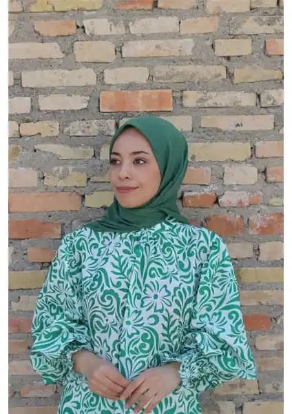 Zümrüt Renkli Eşarp Durağı Düz Yazma: Şıklık ve Kalitenin Buluşması