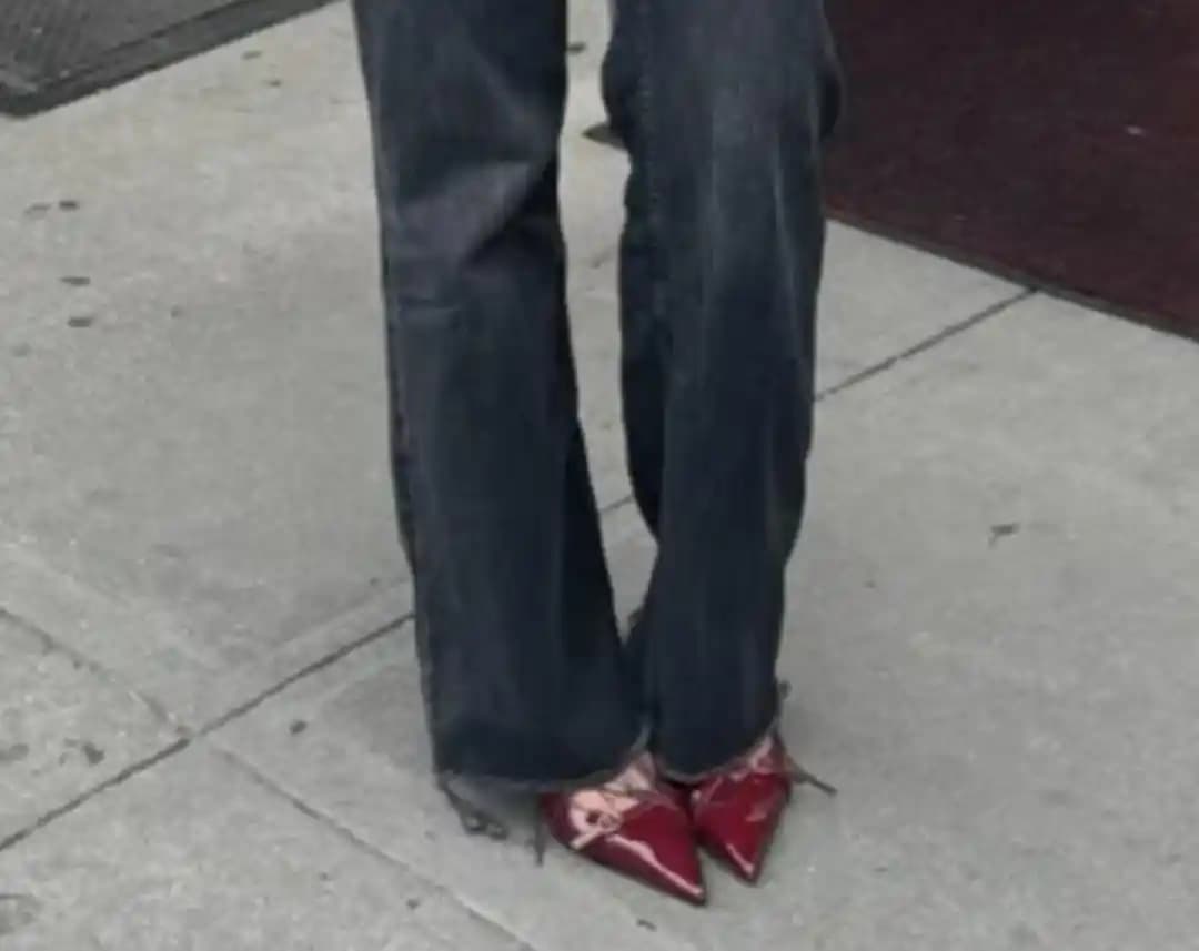 İnce Uçlu Babet Ayakkabılar: Ayak Şekline ve Malzemeye Göre Konfor Değerlendirmesi