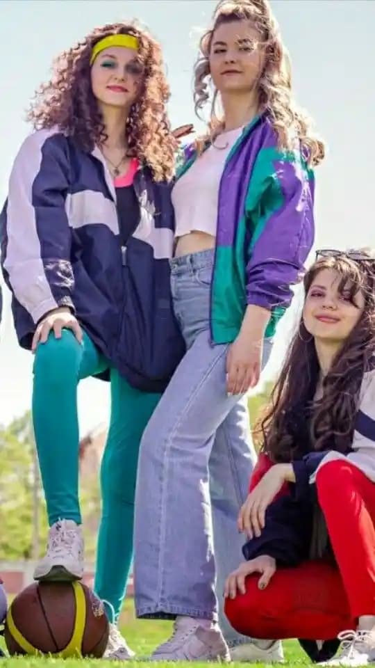 Kadın Moda Soruları ve Stil Önerileri: Beden Tipi, Mevsim ve Etkinliklere Uygun Kıyafet Seçimi