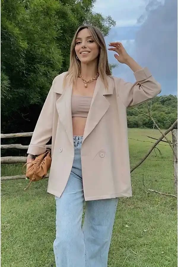 Oversize Ceket Kombinlerinde Denge Sağlama ve Stil Önerileriyle Feminen Siluet Yaratma