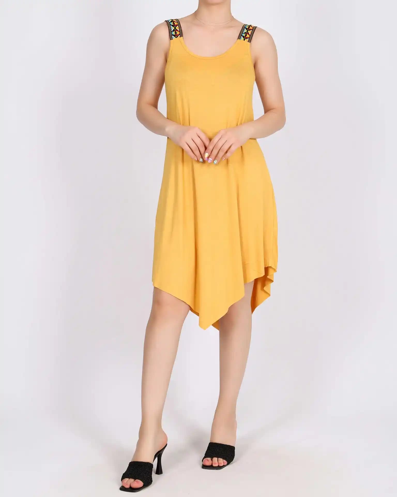 Asimetrik Elbise Modelleri ve Günümüz Moda Trendlerine Uygun Stil Rehberi