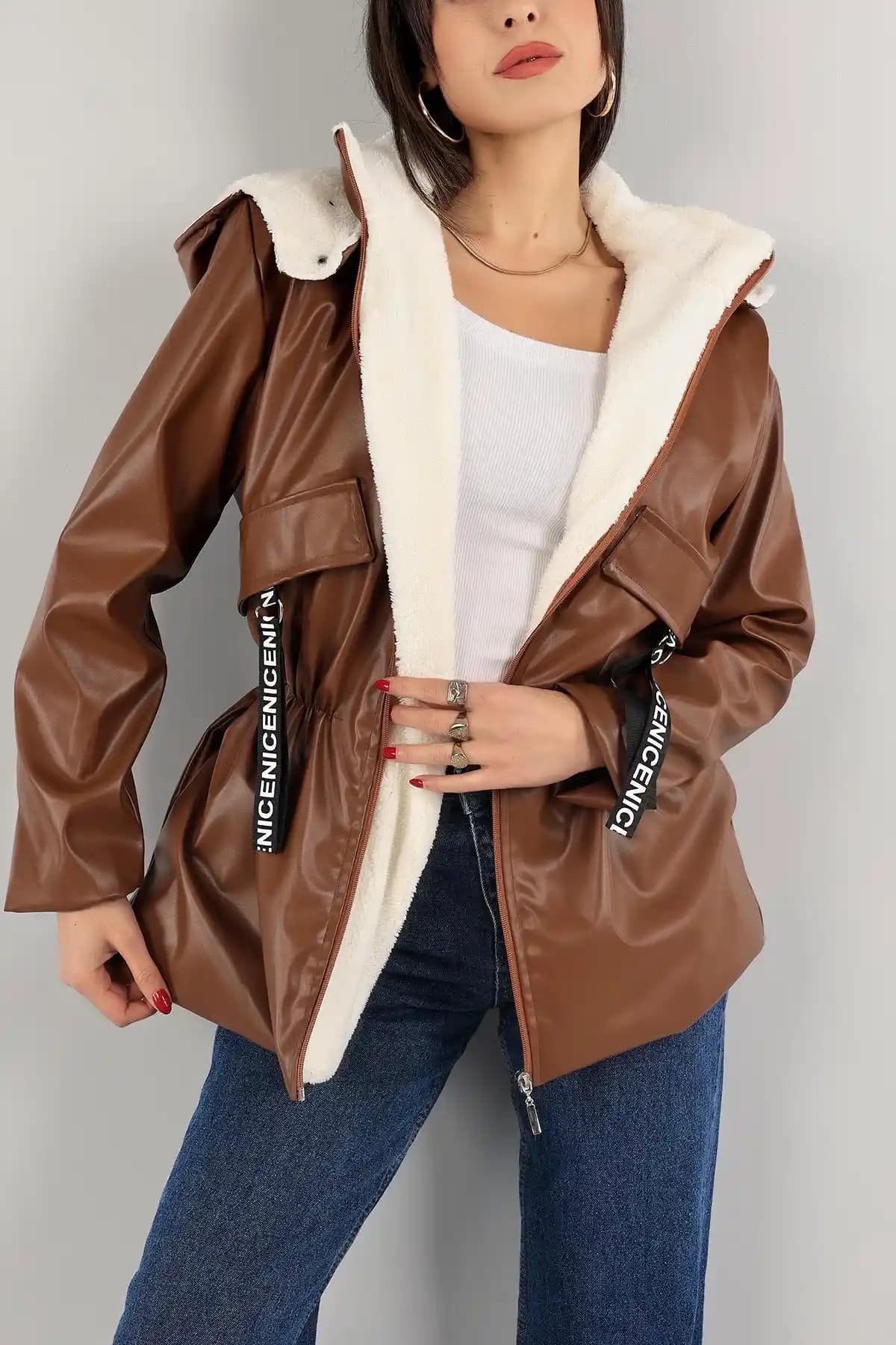 Bayan Mont Modelleri ve Trendleri: Kışa Şıklık Katmanın Yolları