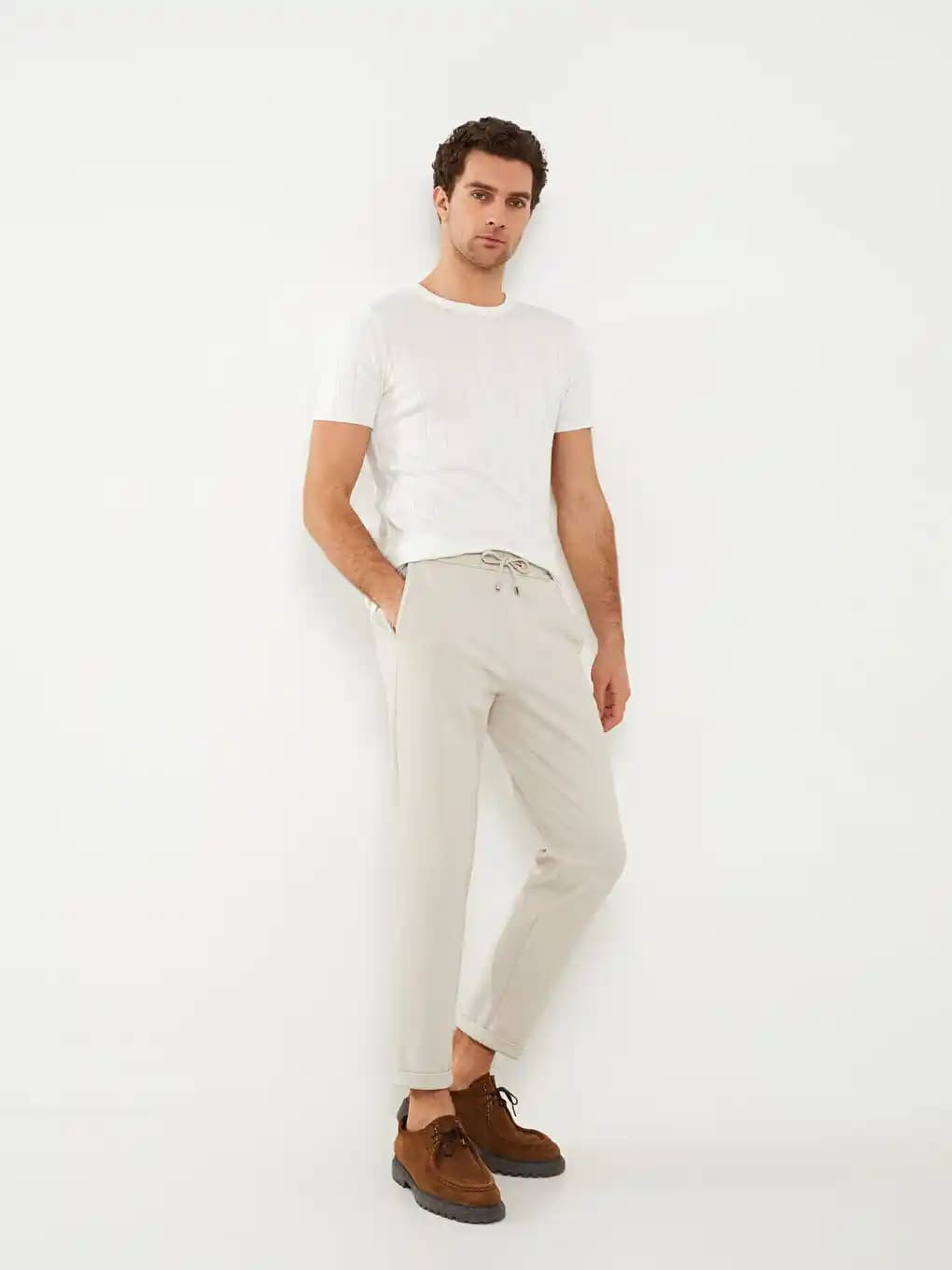 Bej Jogger Pantolonlar Erkek Giyiminde Rahatlık ve Şıklığın Modern Buluşması