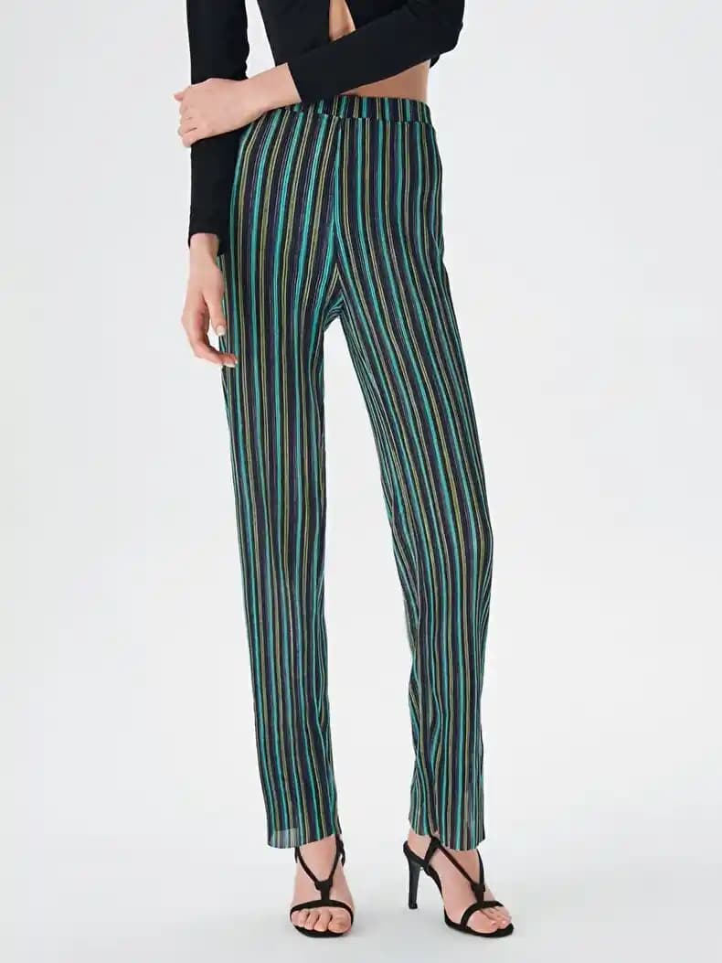 2025'te Çizgili Pantolonlarla Tarzınızı Baştan Yaratmanın 5 Sırrı