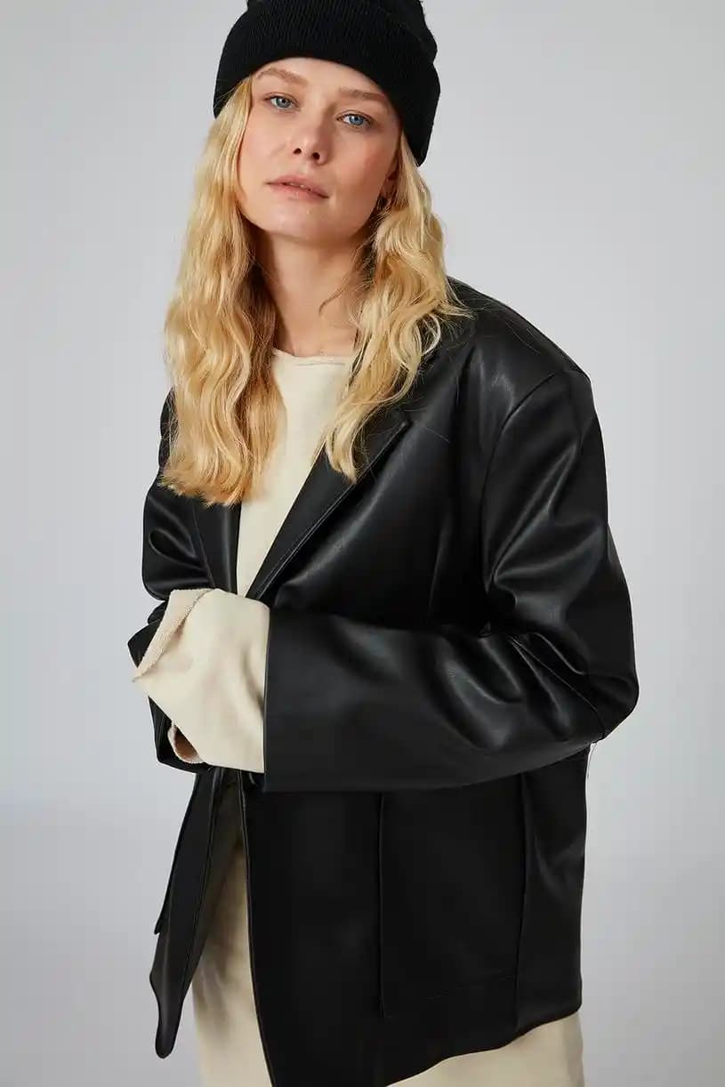 Deri Oversize Ceketler: Günümüz Moda Trendleri ve Stil İpuçları